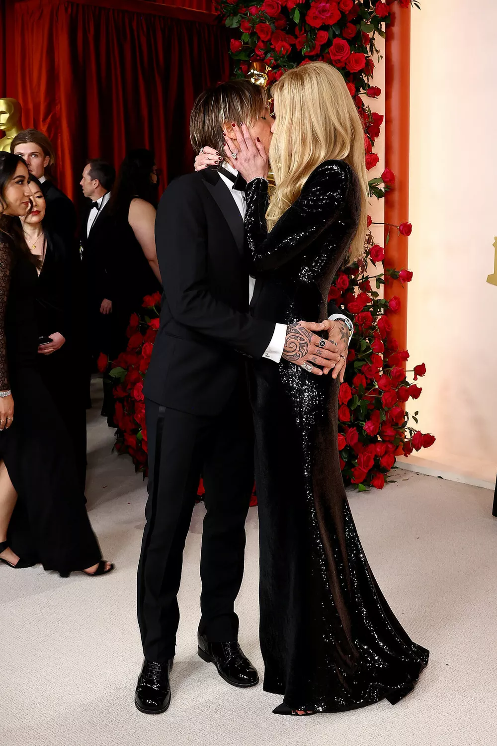 Не скрывая чувств: Николь Кидман и Кит Урбан страстно поцеловались на Оскаре