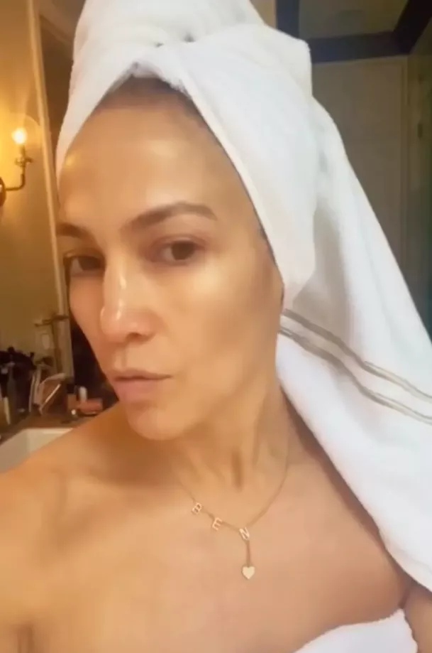 Как выглядит 53-летняя Дженнифер Лопес без макияжа