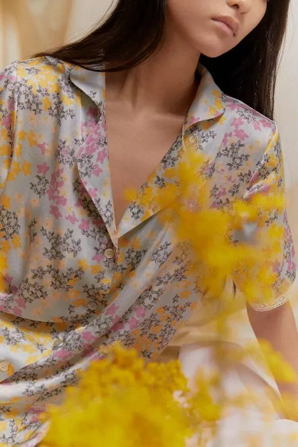Цветные сны: бренд PRIMROSE представил новую коллекцию шелковых пижам