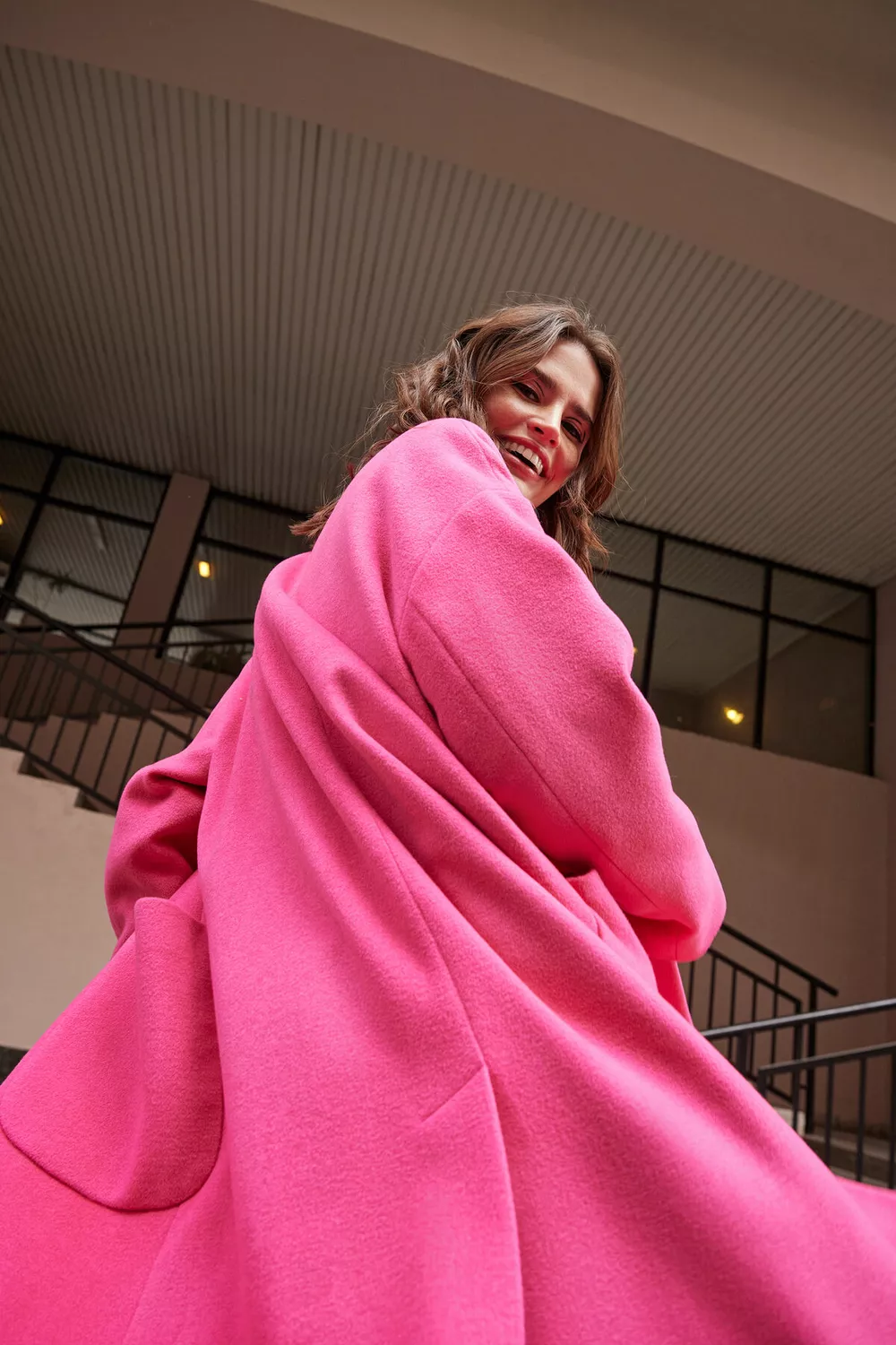 От розового пальто до платья в цветочек: 5 трендовых вещей для весеннего гардероба