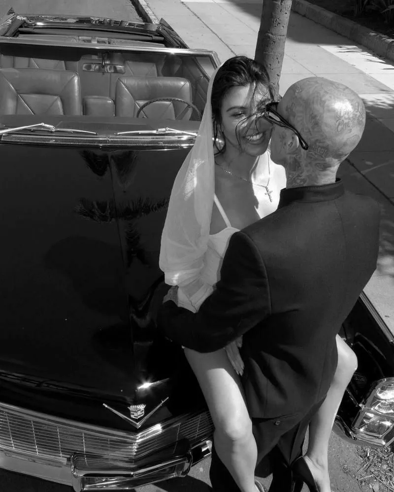 Пока смерть не разлучит нас: Кортни Кардашьян и Трэвис Баркер опубликовали фото со свадьбы