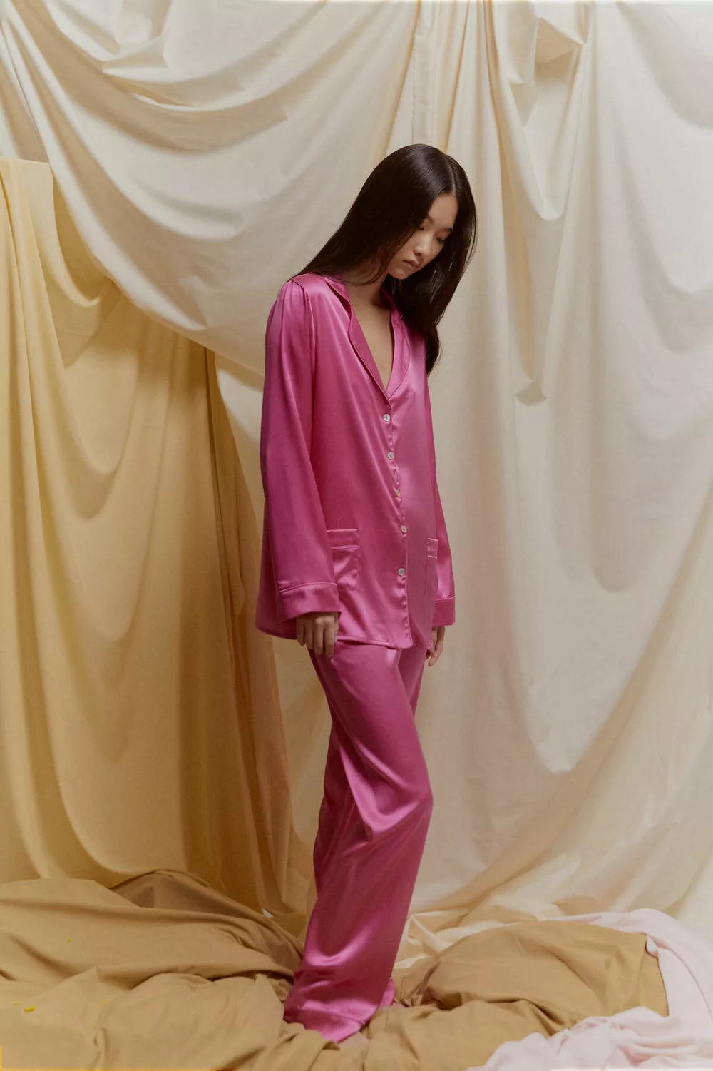 Цветные сны: бренд PRIMROSE представил новую коллекцию шелковых пижам