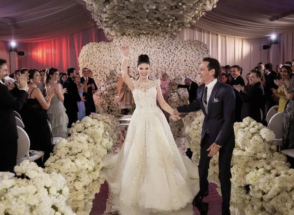 Vogue опубликовал фотографии со свадьбы Марка Энтони и Нади Феррейры