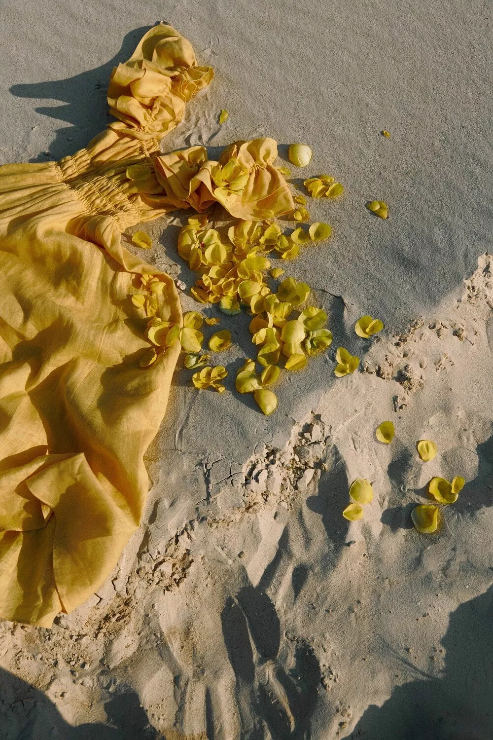 Небо, вода и песок: бренд СHARUEL показал летний лукбук