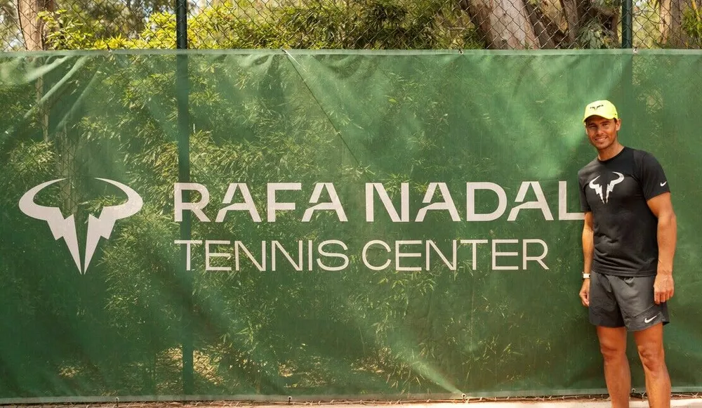 Рафаэль Надаль посетил именной теннисный центр на греческом курорте Sani