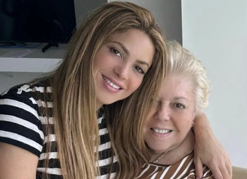 Лучшие подруги: Шакира поделилась редким фото с мамой