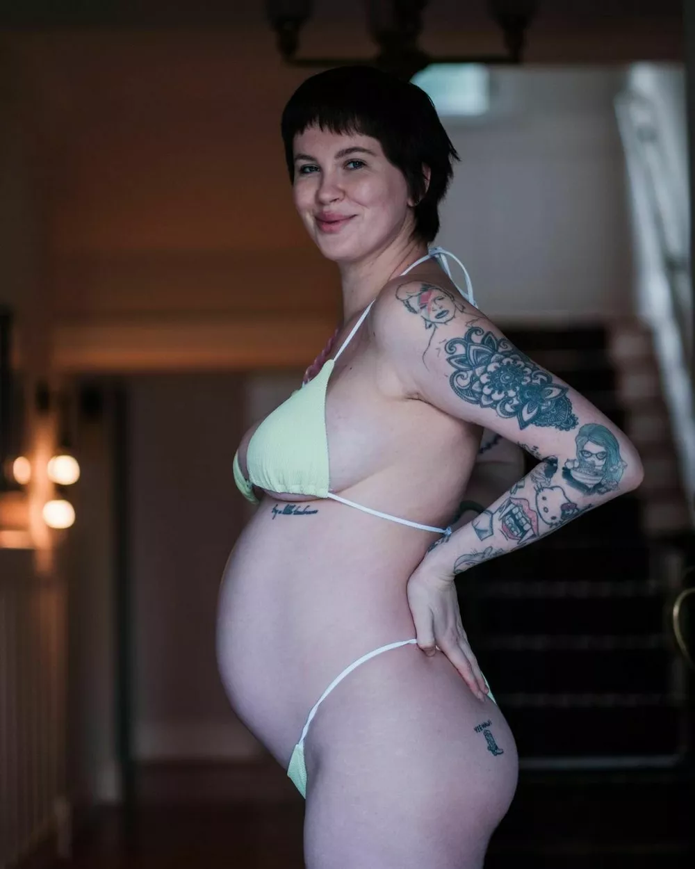 Дочь Алека Болдуина показала, как выглядит во время беременности, на фоне скандала со стрельбой