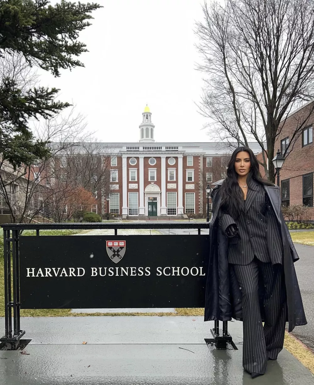 Ким Карадшьян выступила с лекцией перед студентами Гарварда