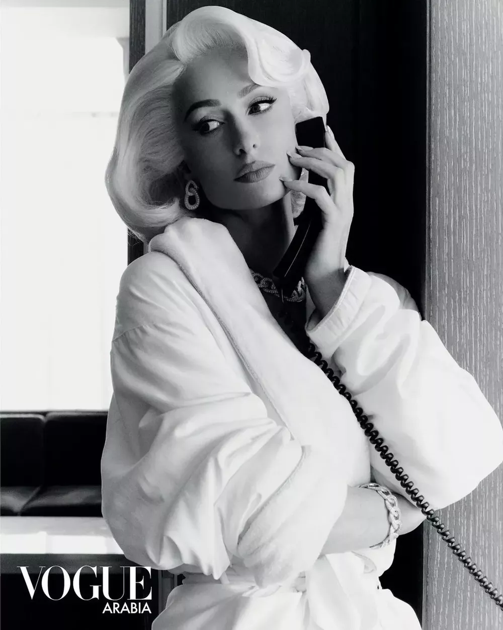 Российский фотограф снял Пэрис Хилтон в образе Мэрилин Монро для арабского Vogue