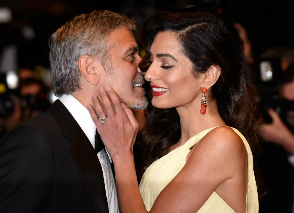 Как на первом свидании: Джордж и Амаль Клуни замечены на прогулке в Венеции