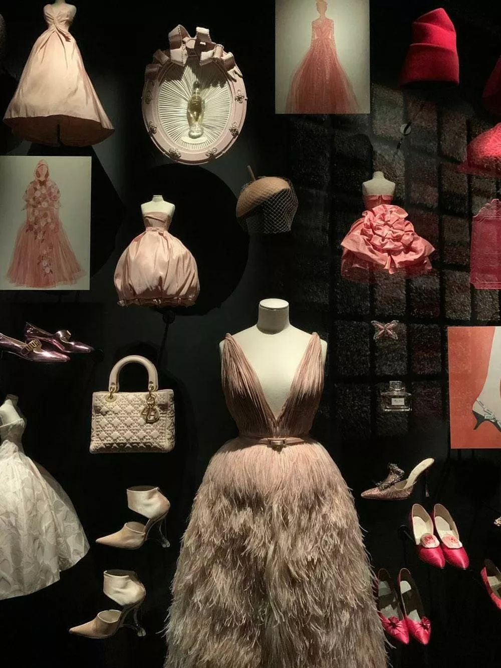Ретроспектива Dior: Designer of Dreams