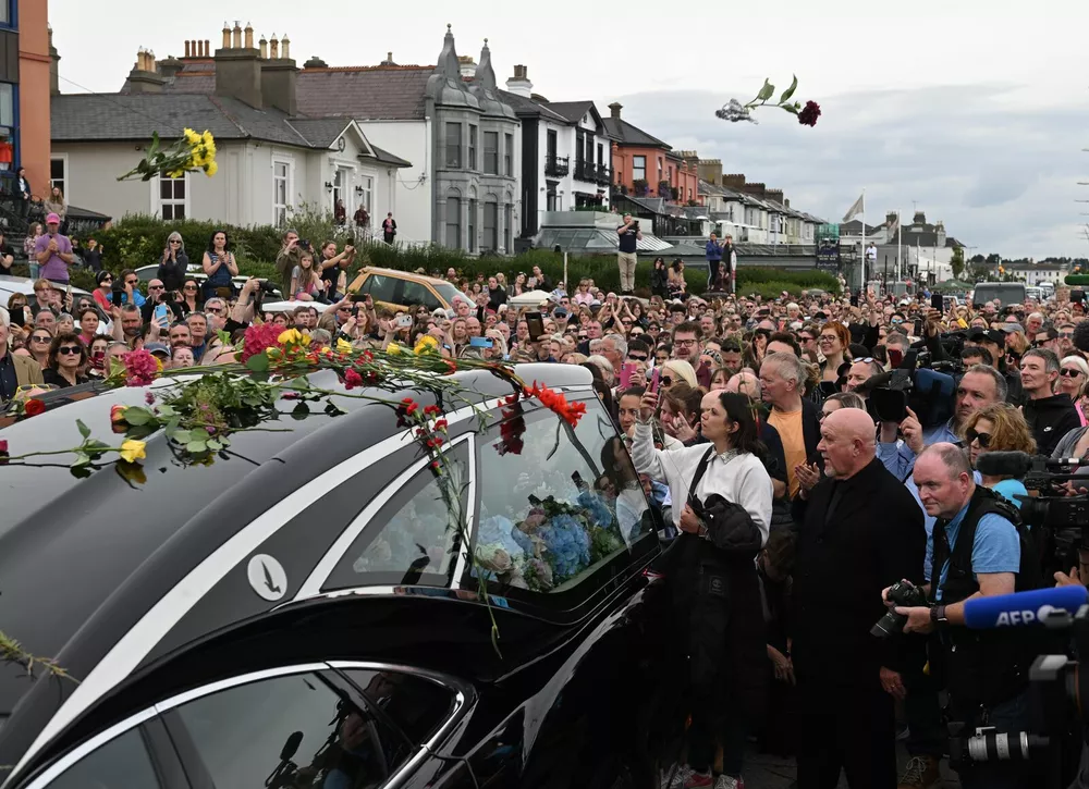 Похороны Шинейд О'Коннор: тысячи фанатов проводили певицу в последний путь
