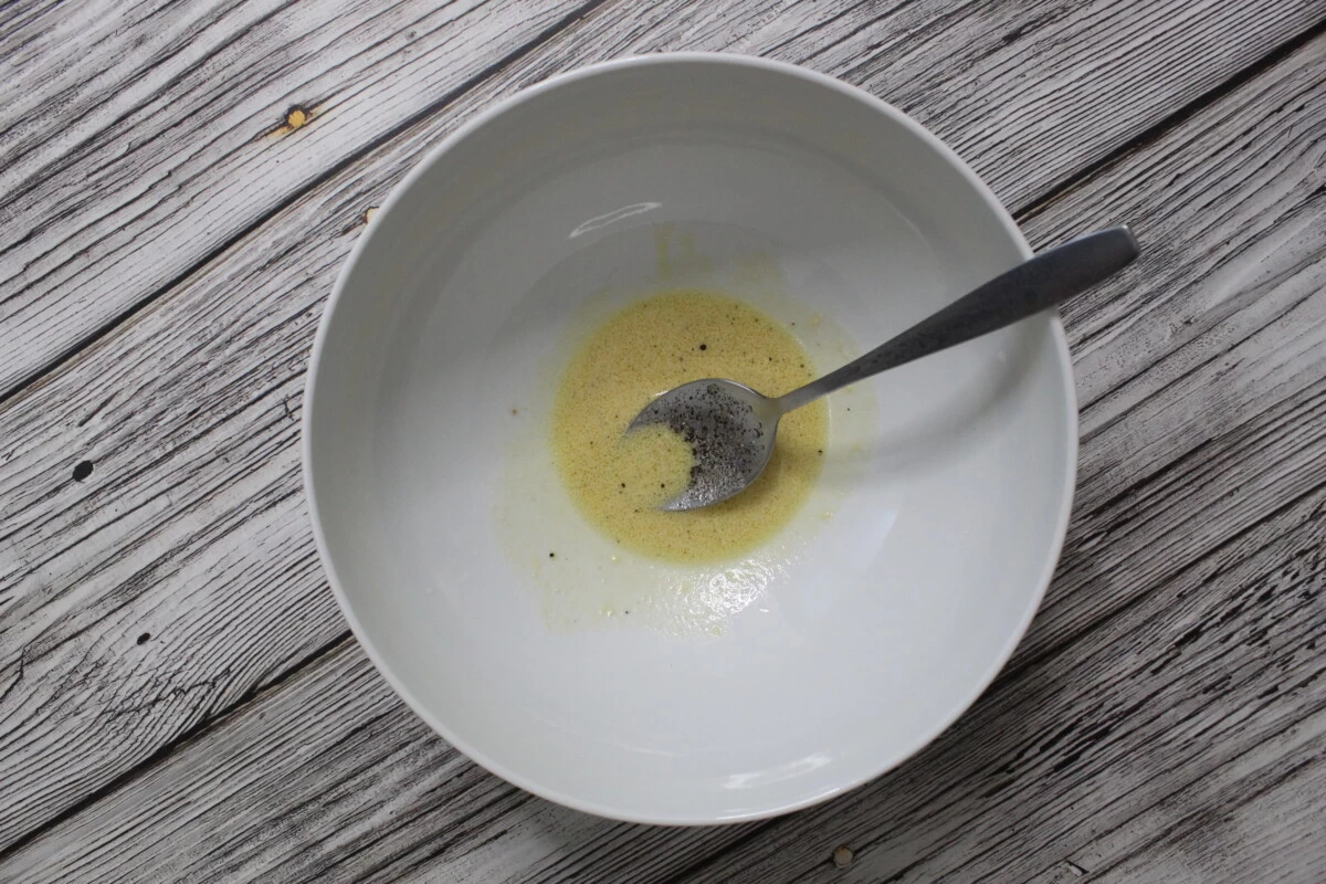 Фото приготовления рецепта: Салат из рукколы со свеклой и сыром - шаг №1