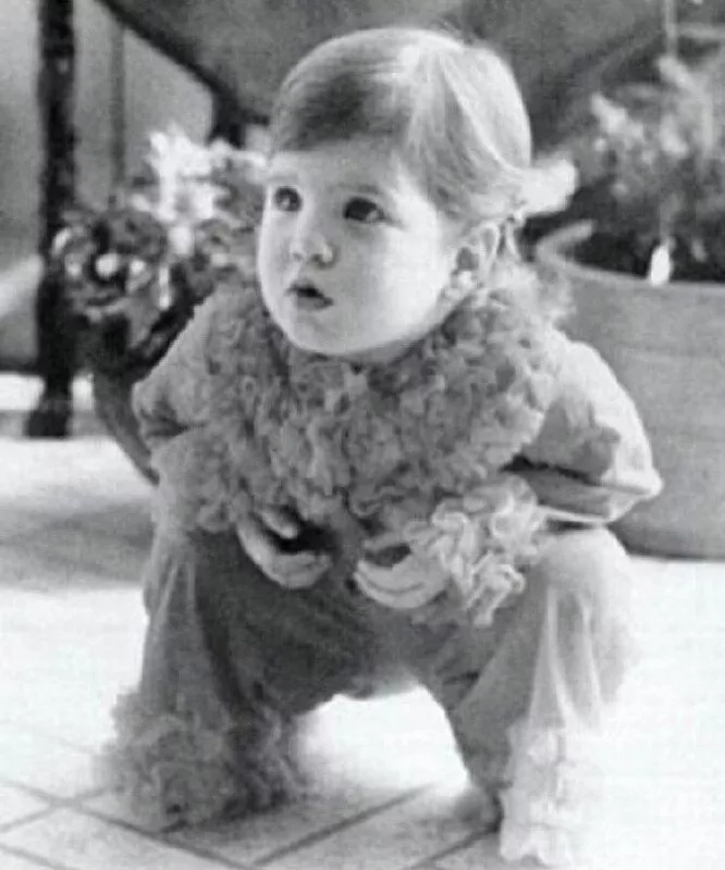 Как Дженнифер Энистон выглядела в детстве — редкое фото из семейного альбома актрисы