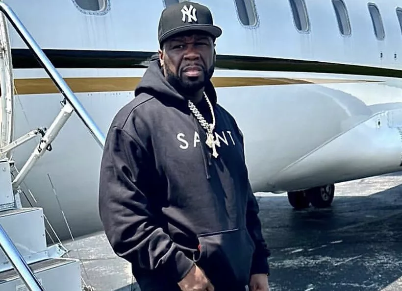 Рэпер 50 Cent ударил поклонницу микрофоном во время концерта — что произошло