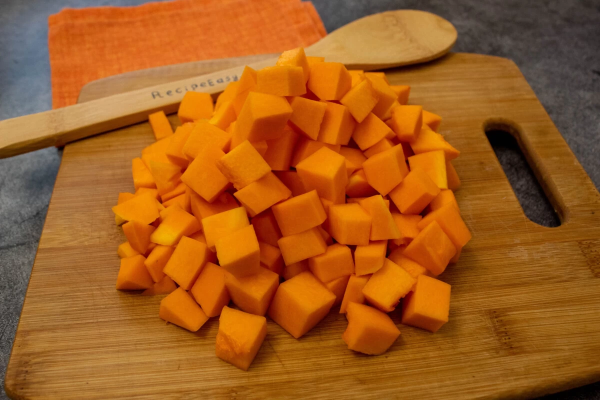 Фото приготовления рецепта: Тушеная тыква с морковью и сметаной - шаг №3
