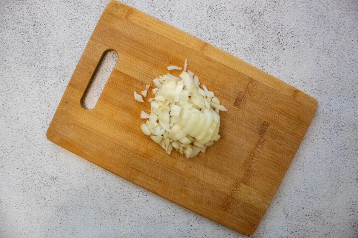 Фото приготовления рецепта: Тушеная капуста с грибами на сковороде - шаг №8